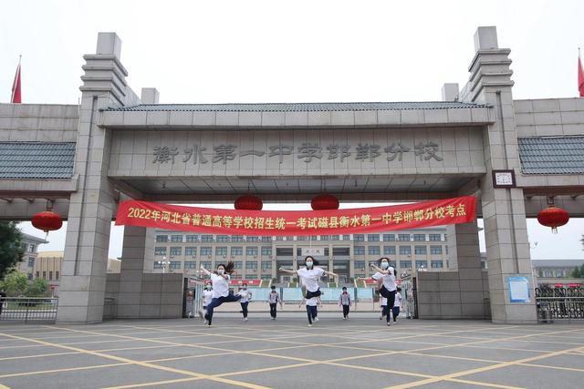 全炫宇三考北大背后的衡中复读班:一年学费最低25000元 跨省考生约两成
