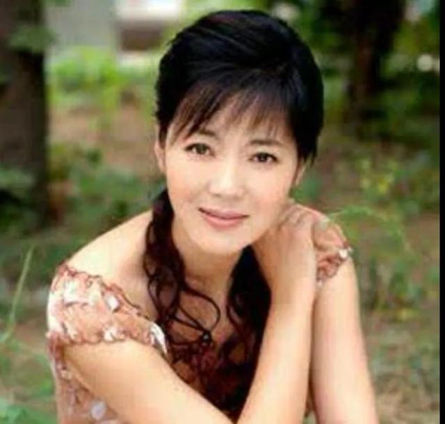 谁更好看?赵丽颖《幸福到万家》VS王茜华《当家的女人》