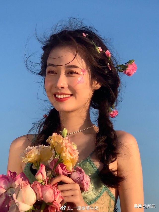 这张忧郁的甜妹脸,随便一张都是会被美少女们拿来做头像的程度