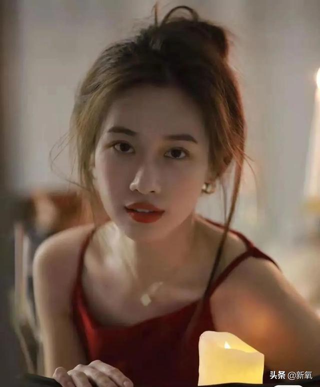 这张忧郁的甜妹脸,随便一张都是会被美少女们拿来做头像的程度