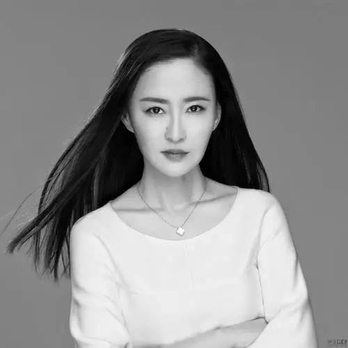 离开央视,卖房拍电影,因三级片大火,她成了内地最叛逆女导演