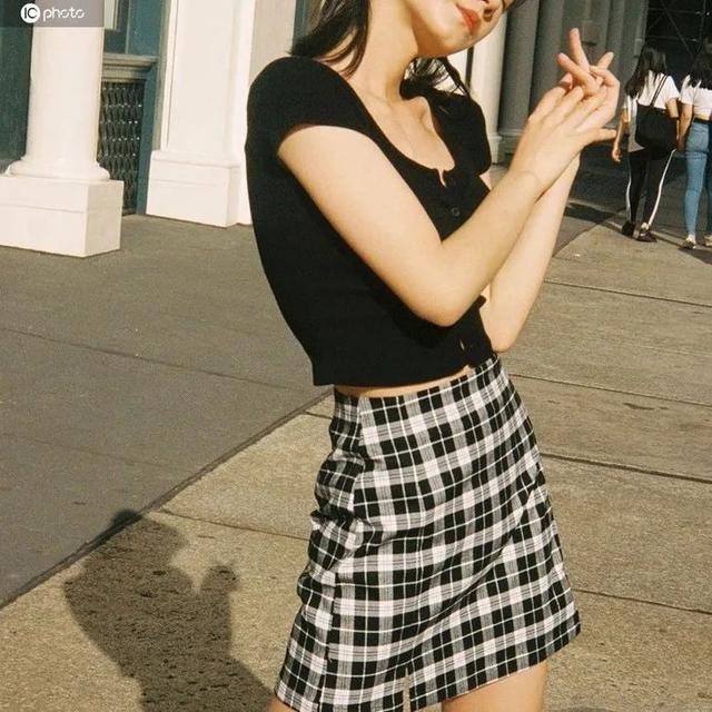 欧阳娜娜只是短暂地做了一下BM女孩,但这件打底衫她会爱很久