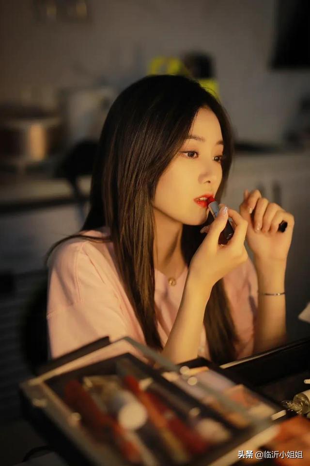 徐艺洋,性感妩媚的清爽美女,俏丽冷艳的外形,美爆啦