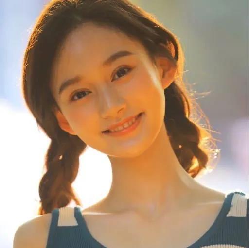 今夏的一匹黑马!她的“艺考形体照”被疯传,这个叫夏梦的女孩火了