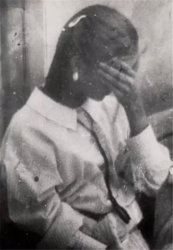 论偷拍美女,我只服他!就算设备简陋,也不能阻止他爱美女