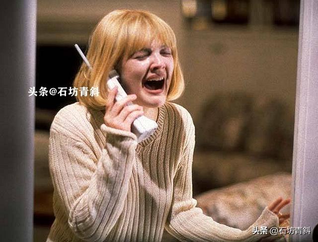 坏女孩的起伏人生:13岁吸毒,19岁结婚两个月分手,48岁独带俩娃