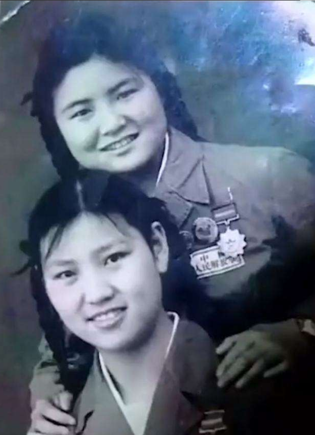 她23岁为国牺牲,父亲哭瞎了双眼,弟弟苦寻64年后在墓地痛哭