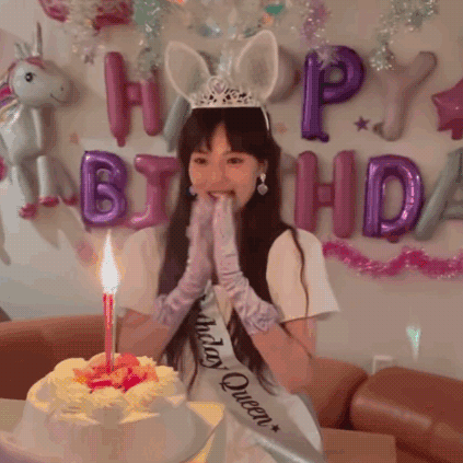 南韩性感野马泫雅,因大尺度表演引争议,为爱敢与韩国财阀闹掰