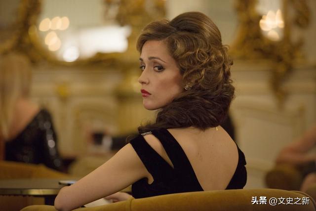 美女间谍辛西娅:色诱多个敌人,偷情报时暴露行踪,脱光衣服保命