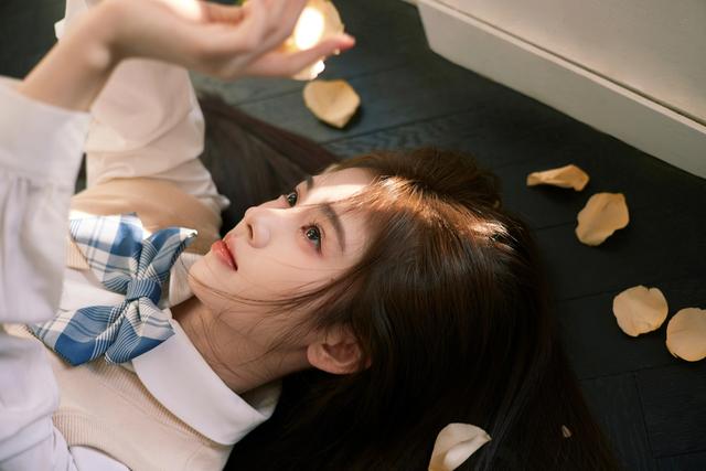 “四千年美女”鞠婧祎,纯欲校园风,那些年我们一起追的女孩