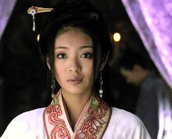 爱裸身嬉戏,你以为她是历史第一红颜祸水,其实她是可怜的女间谍