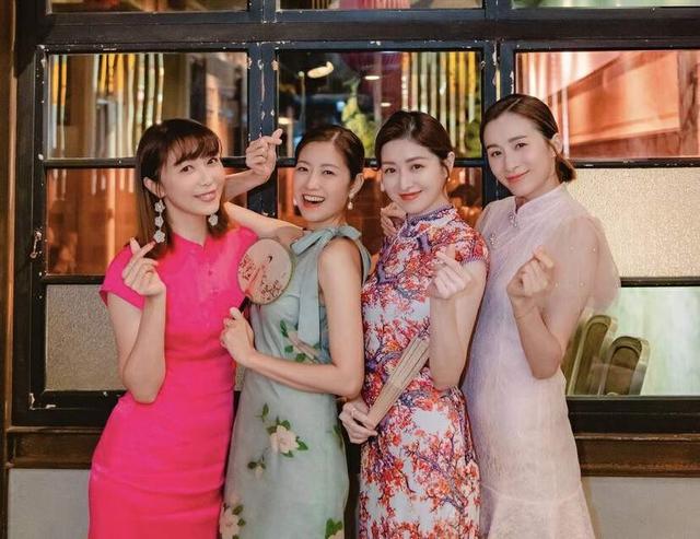 香港知名女星爱上空中瑜伽,大秀丰满好身材,因裙子太透疑走光