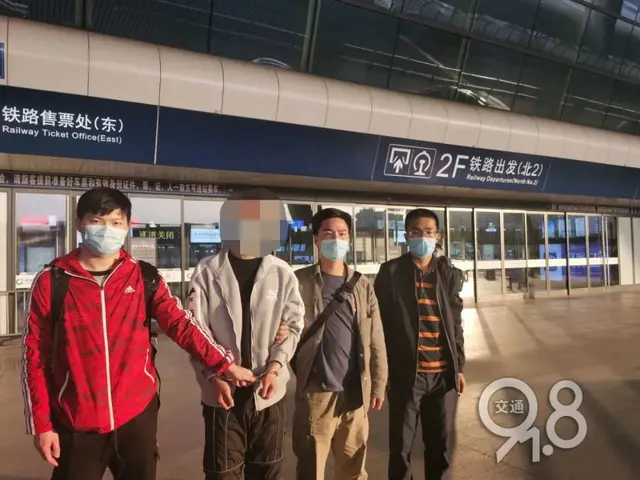 寂寞男子搜索“附近的人”,陌生美女说“上门服务”