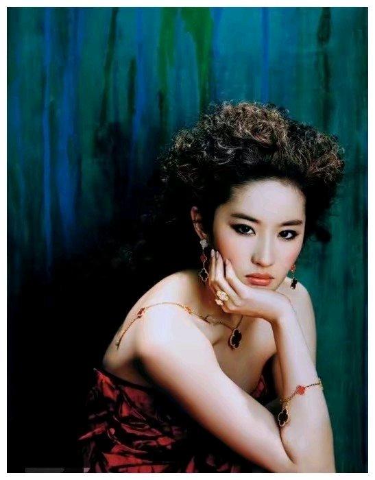 盘点世界评出的五大美女,中国挤进一位,不是baby也不是杨幂