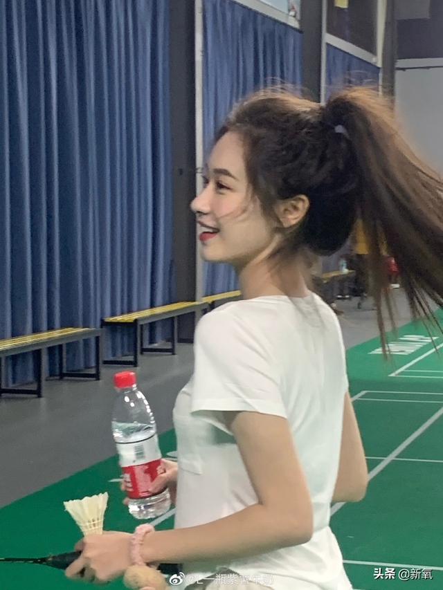 这张忧郁的甜妹脸,随便一张都是会被美少女们拿来做头像的程度
