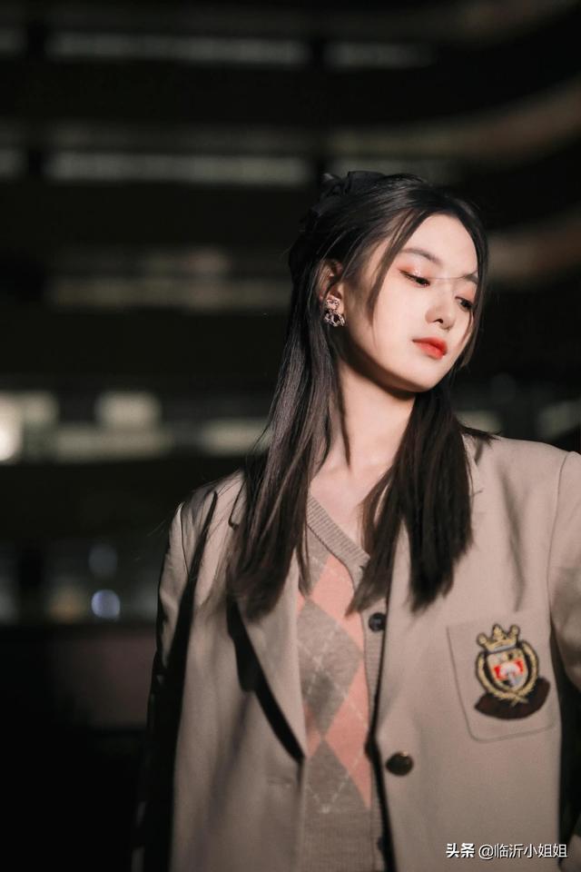 徐艺洋,性感妩媚的清爽美女,俏丽冷艳的外形,美爆啦
