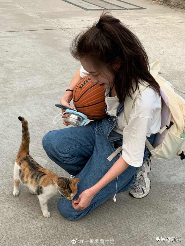 这张忧郁的甜妹脸,随便一张都是会被美少女们拿来做头像的程度