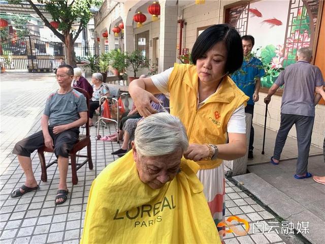 坚持义剪六年!“她是最靓最叻的美女理发师”
