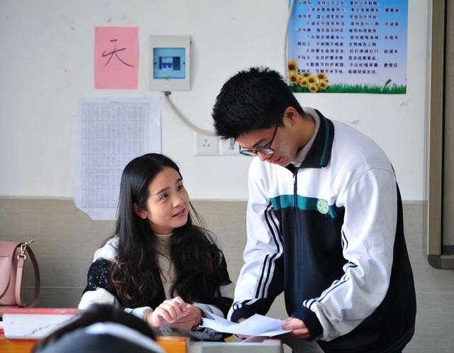 青春期是女孩的“危险期”?三条界限要守住,有女儿的父母多重视