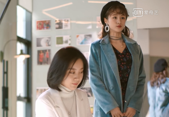 同样是校对女孩,李校和河野悦子哪个更时尚?