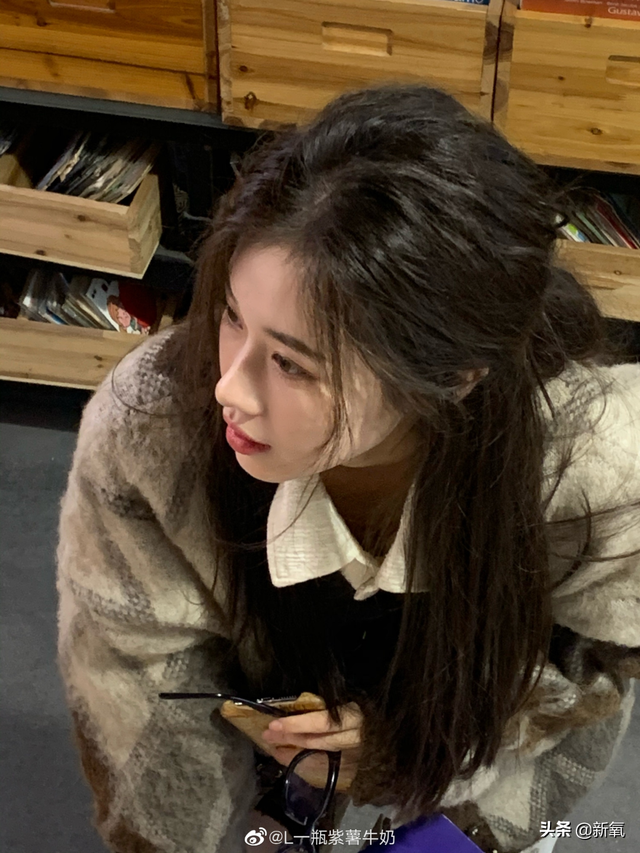 这张忧郁的甜妹脸,随便一张都是会被美少女们拿来做头像的程度