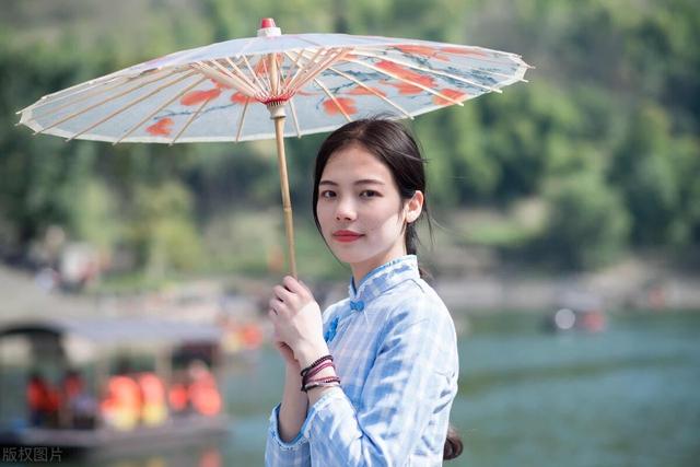 女人想玩玩你的感情时,都会在那些方面体现