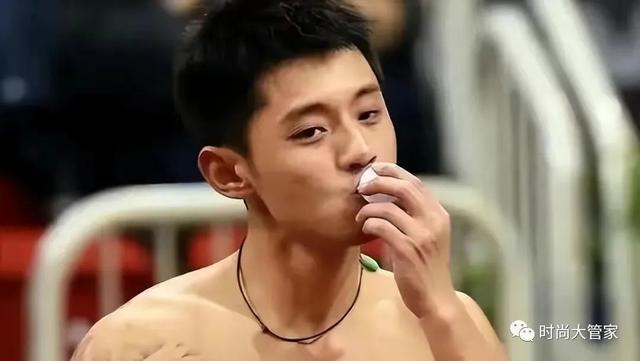 女演员揭露潜规则,陪吃陪睡只是冰山一角,一个比一个离谱!