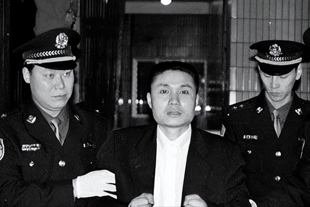 令人发指!强奸4名中学生,包养警花,玩弄女星,简直罄竹难书