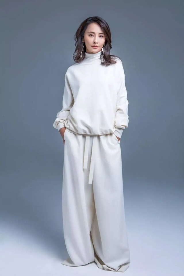 “自带苦相”的九位女星,个个愁容满面,演什么都丧,太吃亏了