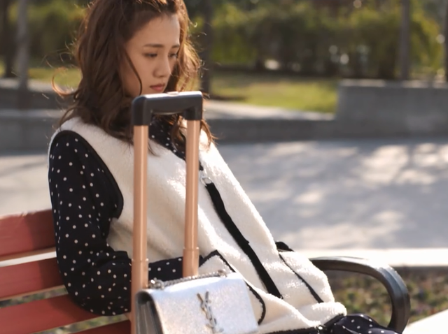 同样是校对女孩,李校和河野悦子哪个更时尚?