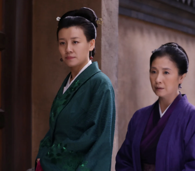 “自带苦相”的九位女星,个个愁容满面,演什么都丧,太吃亏了