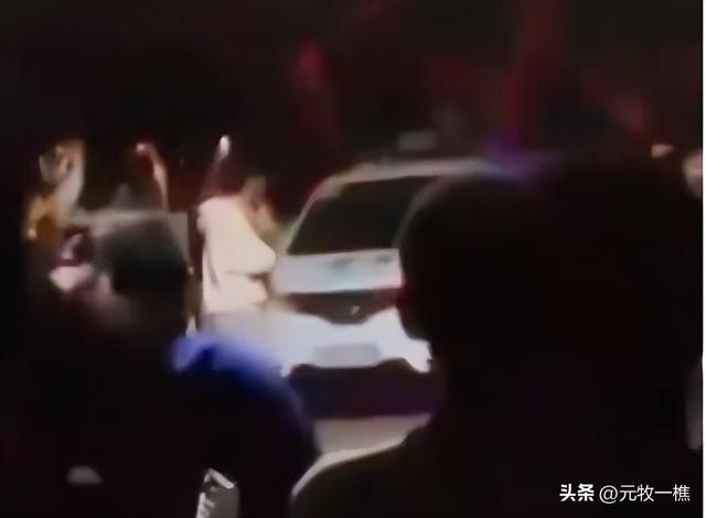 女大学生入校一个月出轨同校体育生,用男友的钱跟新欢去开房