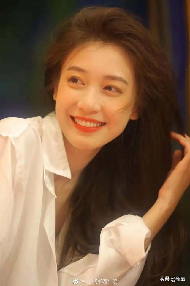 这张忧郁的甜妹脸,随便一张都是会被美少女们拿来做头像的程度