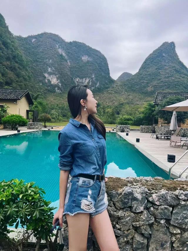 超漂亮美女穿搭紧身牛仔裤 身材完美展示