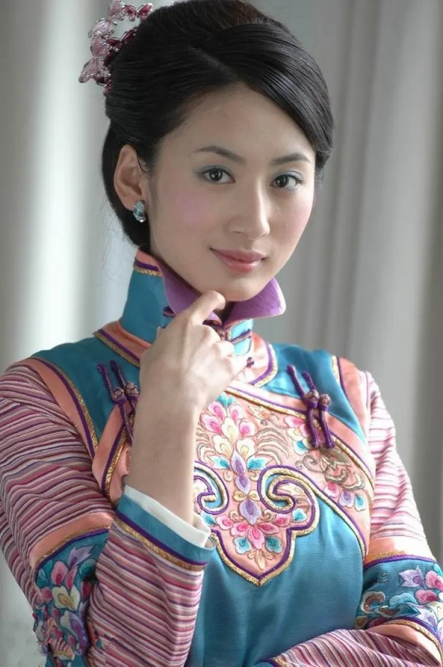 “自带苦相”的九位女星,个个愁容满面,演什么都丧,太吃亏了