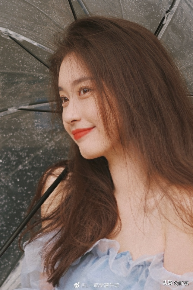 这张忧郁的甜妹脸,随便一张都是会被美少女们拿来做头像的程度