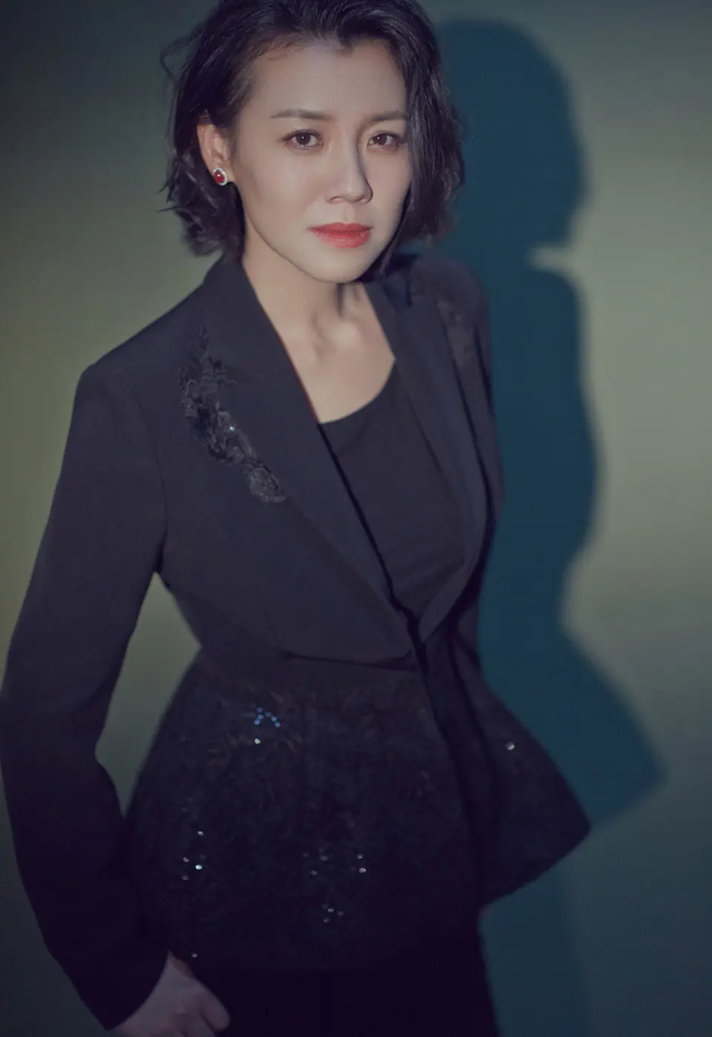 “自带苦相”的九位女星,个个愁容满面,演什么都丧,太吃亏了