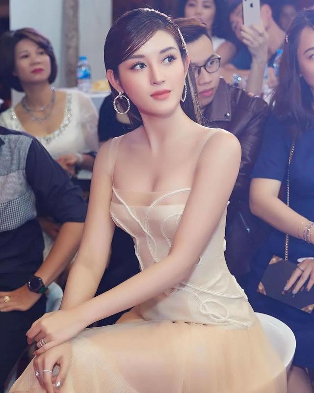 越南第一美女,热巴的脸柳岩的胸关晓彤的腿!她是怎么锻炼的?