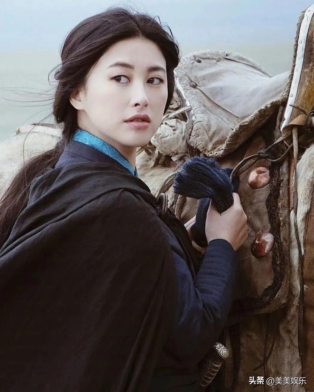 她连续上榜“全球最美面孔”,比韩雪的背景强太多,真京圈公主