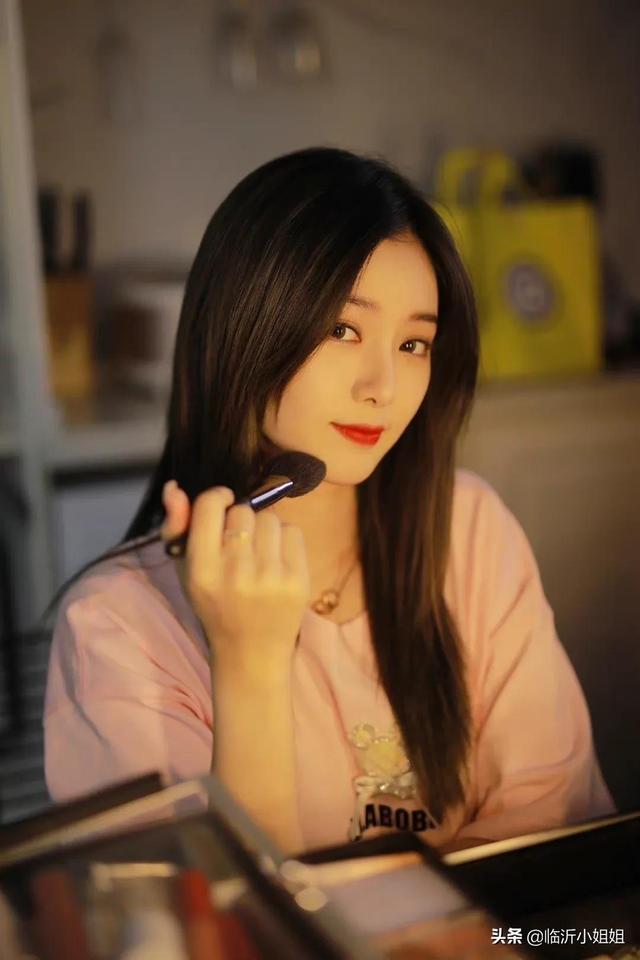 徐艺洋,性感妩媚的清爽美女,俏丽冷艳的外形,美爆啦