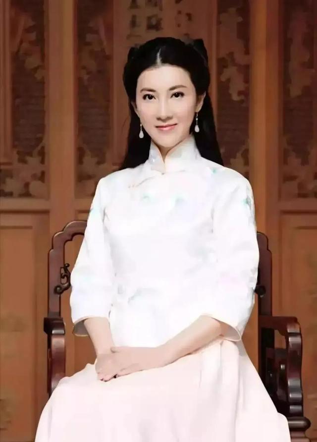 广东十大美女主持人,美貌与智慧并重的才女,比明星还漂亮的主播