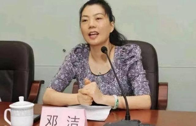 美女贪官大搞权色交易,夫妻二人上下通吃,一次收取700万好处费