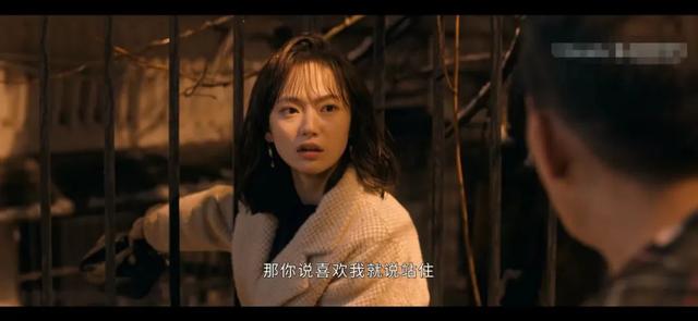 他是谁:卫国平藏在钱包里的女人照片,暴露了陈山河被割喉的真相