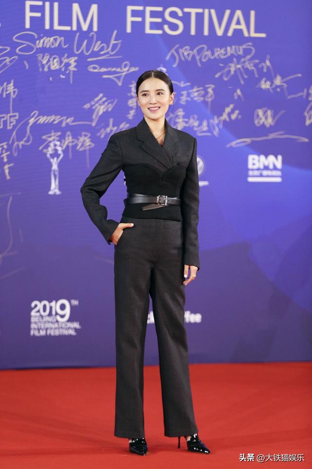 恭喜!女星红毯斗艳“风向”变了,捂得严实还艳压群芳,才是真美