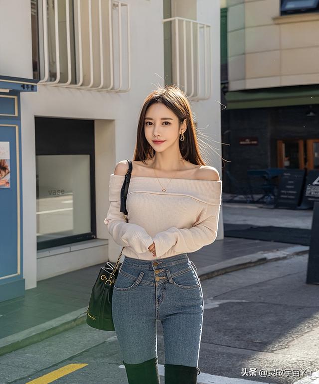 唯美清新的紧身牛仔裤美女,曼妙身材舒适养眼,尽显迷人曲线