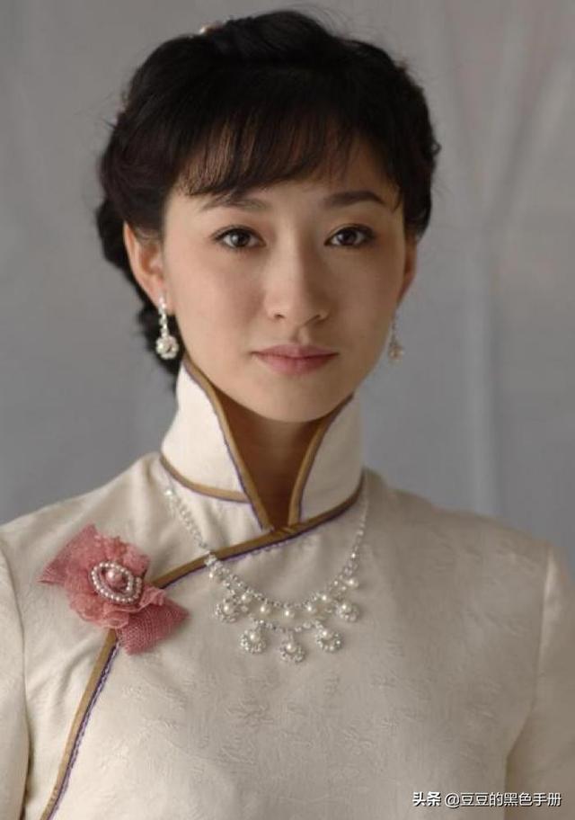 旗袍如照妖镜,看看这17位女星,谁最惊艳,谁像偷穿大人衣服?