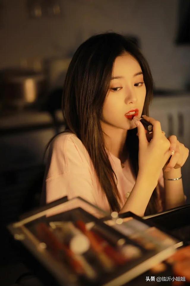 徐艺洋,性感妩媚的清爽美女,俏丽冷艳的外形,美爆啦