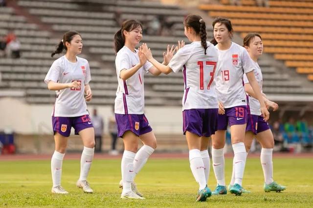 绿茵场上的铿锵玫瑰,龙岗这名16岁女孩“火出圈”