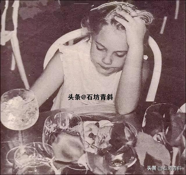 坏女孩的起伏人生:13岁吸毒,19岁结婚两个月分手,48岁独带俩娃