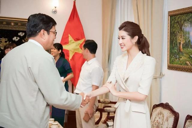 越南第一美女,热巴的脸柳岩的胸关晓彤的腿!她是怎么锻炼的?